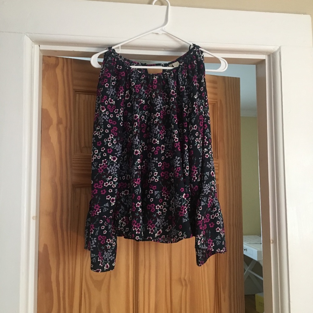 Long bell-sleeved cold shoulder blouse